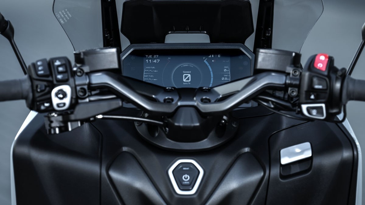 Yamaha TMax: l'icona si rinnova per il 2025